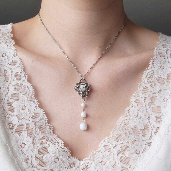 Gothic white pearl rosary necklace with a small silver chain - Picture 10 of 12